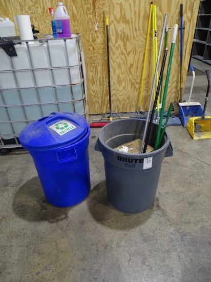 PLASTIC TRASH CANS (X2)