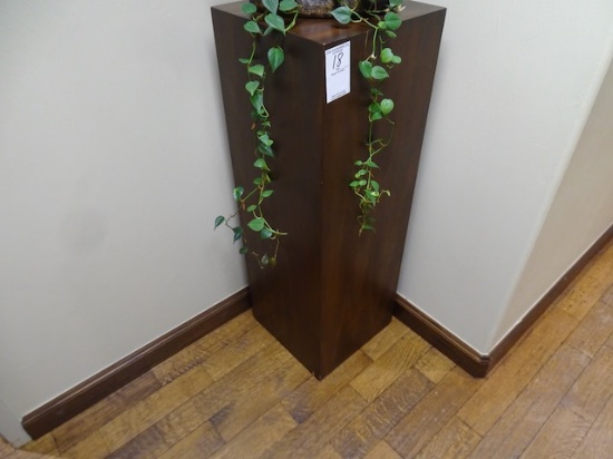 WOODEN PLANT STAND
