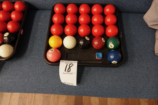 SNOOKER BALL SET W/HOLDER