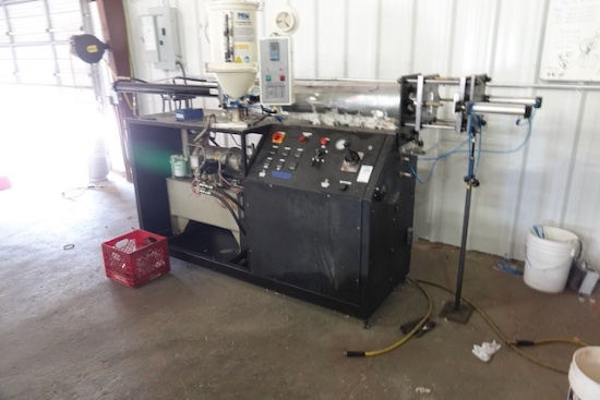 RECYCLED PLASTIC INJECTION MACHINE W/MOLDS