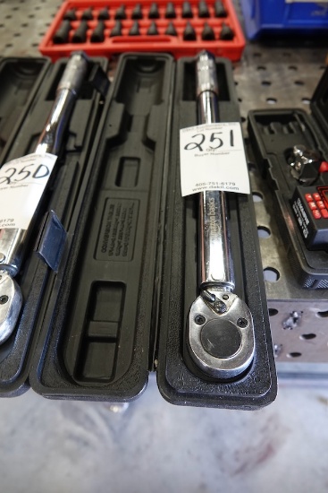 TORQUE WRENCH W/CASE