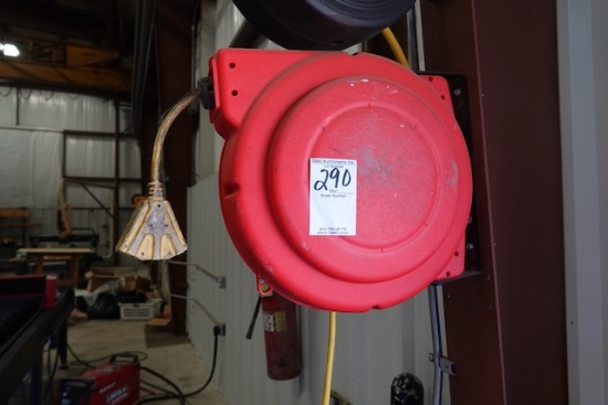 RETRACTABLE EXTENSION CORD