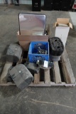 PALLET OF KITCHEN UTENSILS PAPER TOWN DISPENSERS SOAP DISPENSERS X1