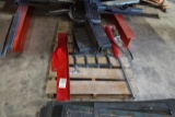 PALLET W/HYDRAULIC CYLINDER & MISC METAL