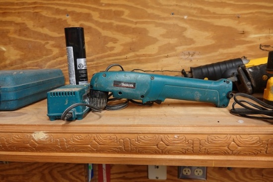 MAKITA RIGHT ANGLE DRILL W/BATTERY & CHARGER