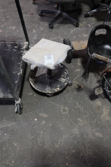 SHOP STOOL