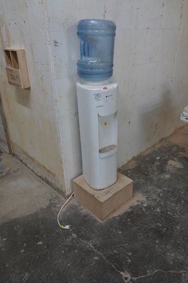 WATER DISPENSER