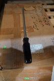 BOX OF SCREWDRIVERS X1