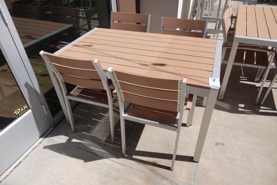 ALUMINUM OUTDOOR TABLE 31”X52” W/4 CHAIRS X1