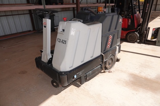 ADVANCE 3800 ELECTRIC FLOOR SWEEPER 36V W/ LESTER II CHARGER (NOT RUNNING)
