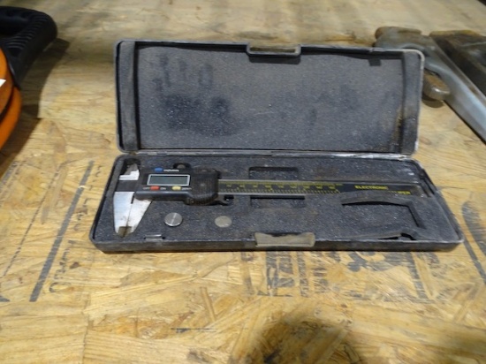 ELECTRONIC DIGITAL CALIPER