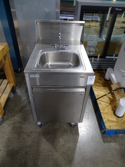 QUAL SERV PORTABLE SINK W/HOT WATER 120V