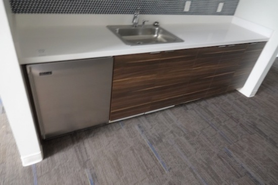 KITCHEN COUNTER W/SINK & REFRIGERATOR X1