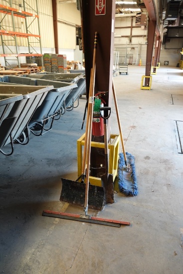 SQUEEGEE & SHOVELS X1