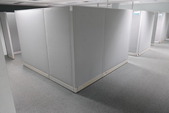 12 DESK CUBICLE ARRANGEMENT W/CABINETS X1