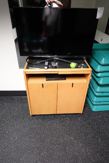 FLAT SCREEN TV W/CABINET
