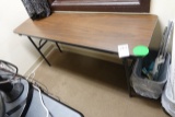 FOLDING TABLE
