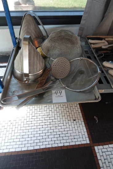 PAN OF UTENSILS
