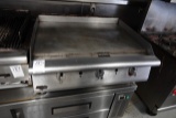 APW 36” GRILL (GAS)