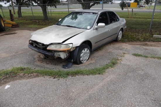 1999 HONDA (DEAD ROW, NO TITLE)