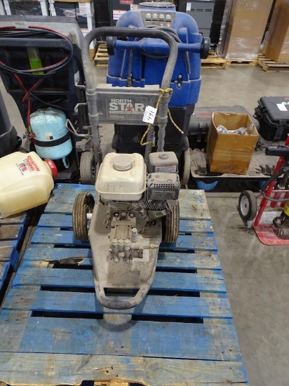 NORTH STAR PRESURE WASHER POWERED BY HONDA