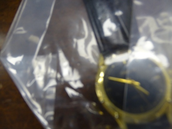 1 GOLD TONE WATCH