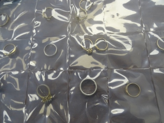 1- DEL CITY HIGH CLASS RING 1982, 1- 10 KT WEDDING RING W/ CLEAR STONE,