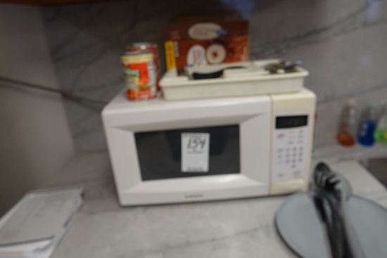 MICROWAVE & KITCHEN ITEMS X1