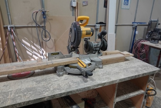 DEWALT MITRE SAW W/TABLE