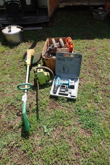 ASSORTMENT OF TOOLS X1