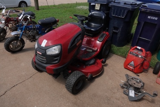 CRAFTSMAN YT3000 RIDING MOWER W/NEW BLADES