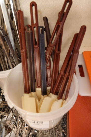 TUB OF UTENSILS