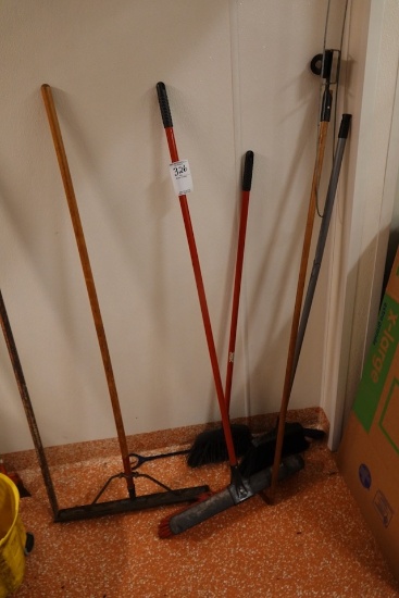 BROOMS & SQUEEGEE X1