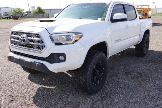 2017 TOYOTA TACOMA