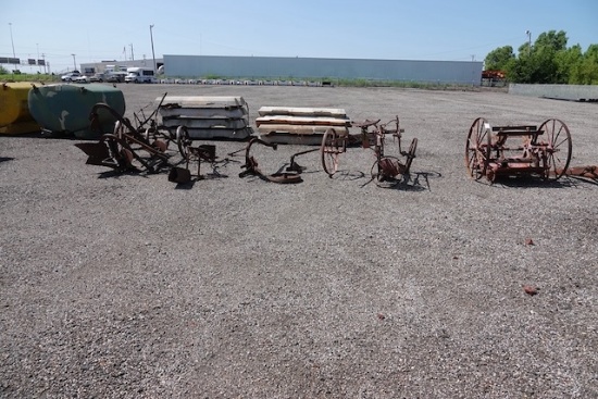 ANTIQUE EQUIPMENT STALK CUTTER,