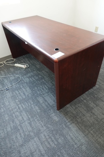 (2) DESKS/RETURN X1