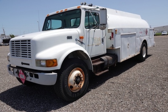 1999 INTERNATIONAL 4900 DT 466 E