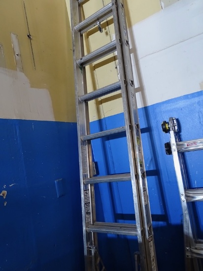 20 FT ALUMINUM EXTENSION LADDER 17 FT WORKING HEIGHT