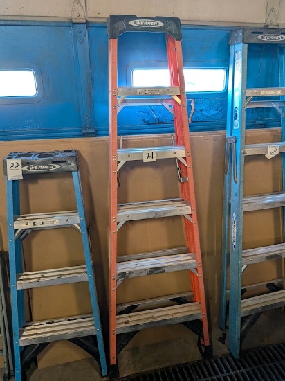 WERNER 6 FT FIBERGLASS STEP LADDER