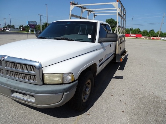 1999 DODGE 3500 STANDARD TRANSMISSION; 8 FT BED, GLASS RACKS, DIESEL,