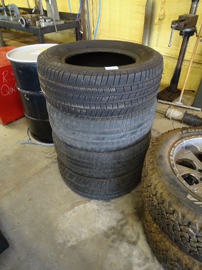 275/65r/18 Tires (X4)