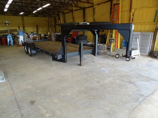 20’ DOVETAIL TRAILER GOOSENECK W/WINCH, PIPE RACK & BRAND NEW TIRES