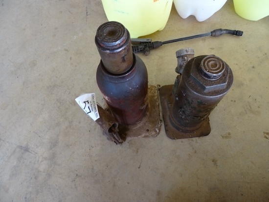 Hydraulic Jacks (X2)