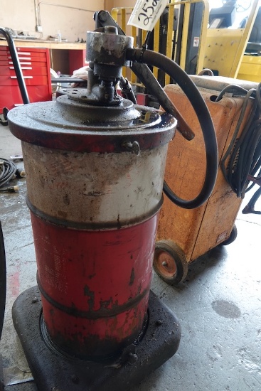 HAND PUMP FLUID DISPENSER