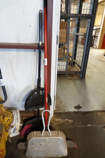 BROOMS & DUST PAN