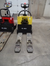 2015 HYSTER AMERICA’S RIDE ON PALLET JACK MODEL # B60ZHD W/ 4,882HR NO BATTERY NEEDS DRIVE AXLE