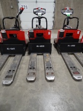 2013 RAYMOND RIDE ON PALLET JACK MODEL #8410 W/ 6,687 NO BATTERY FULLY FUNCTIONAL