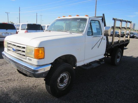 1989 FORD F-350 STAKEBED