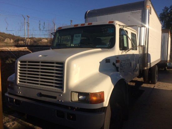 DEALERS/DISMANTLERS ONLY - 2002 INTL BOX TRUCK