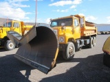 2002 INTL 2574 DUMP